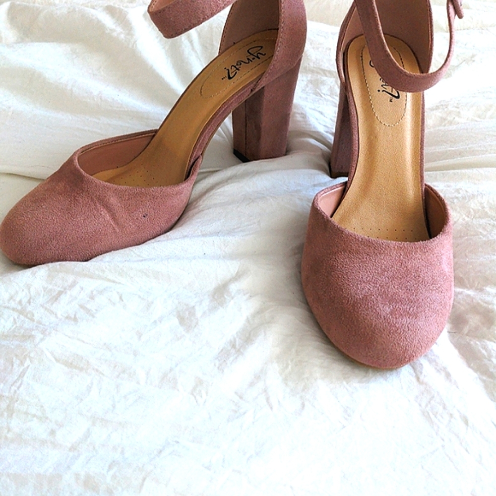 Women's 9.5 Faux Suede Rose Ankle Strap Block Heel Pumps